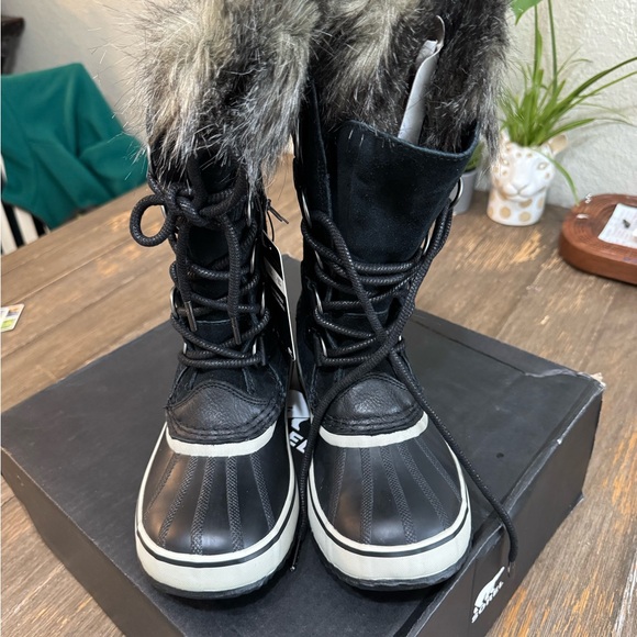 Sorel Joan of Arctic Black and Gray Winter Boots Size 7 - Picture 1 of 9